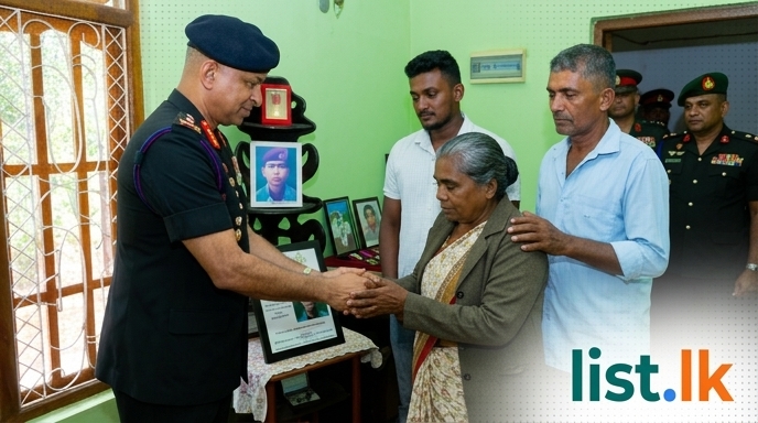 Army Commander Honors Fallen Hero's Family, Visits War Veterans
